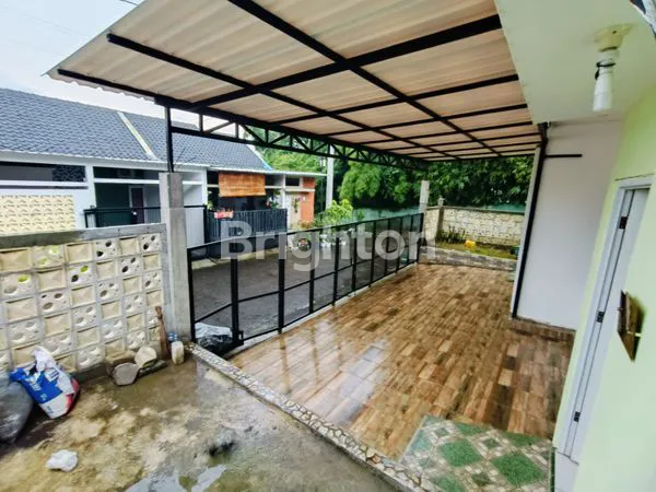 image RUMAH HOEK SIAP HUNI READY DENGAN CARPORT (1)