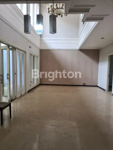 image SEWA RUMAH RAYA BOULEVARD CITRALAND SURABAYA BARAT (4)