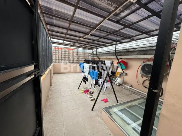 image RUMAH TENANG SIAP HUNI  DI SURABAYA TIMUR DI KOMPLEKS YG  NYAMAN MOJO KIDUL<br />
<br />
DIKELILINGI PUSAT PERBELANJAAN DAN KULINER<br />
CUMA SELANGKAH KE KAMPUS ITS, UNER, PCM & GALAXY MALL DAN RAYA MERR (8)