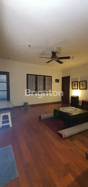 image RUMAH 4 + 1 BR MURAH DI RENON (7)
