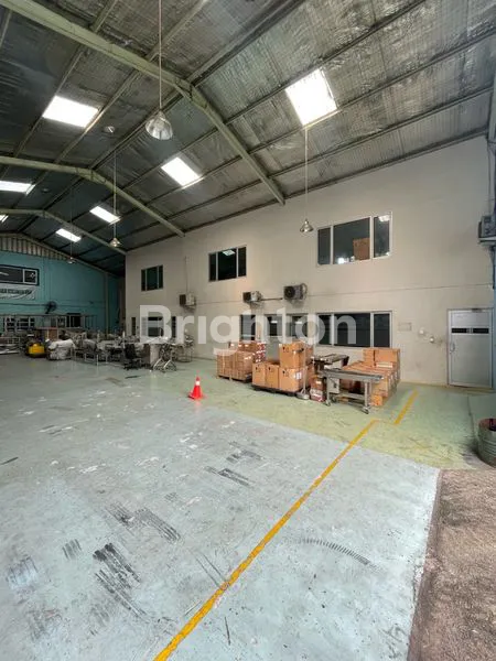 image GUDANG DAN KANTOR SIAP HUNI STRATEGIS CIRENDEU TANGERANG SELATAN (3)