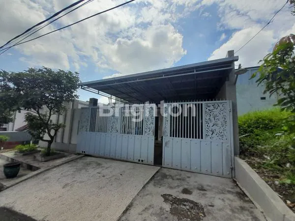 image RUMAH CANTIK DI JALAN KEMBAR TIRTASANI KARANGPLOSO (1)