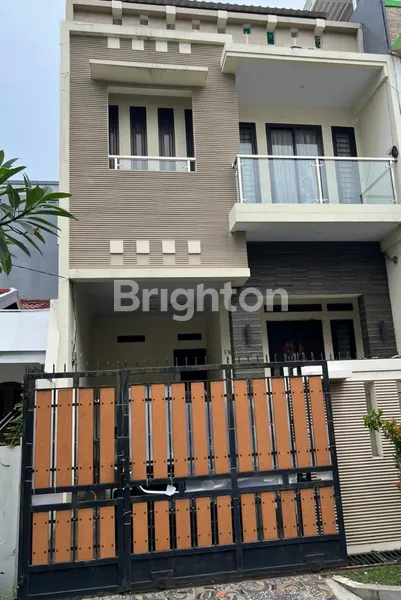 image RUMAH DALAM KONDISI BAGUS DI DAERAH ELITE KELAPA GADING (1)