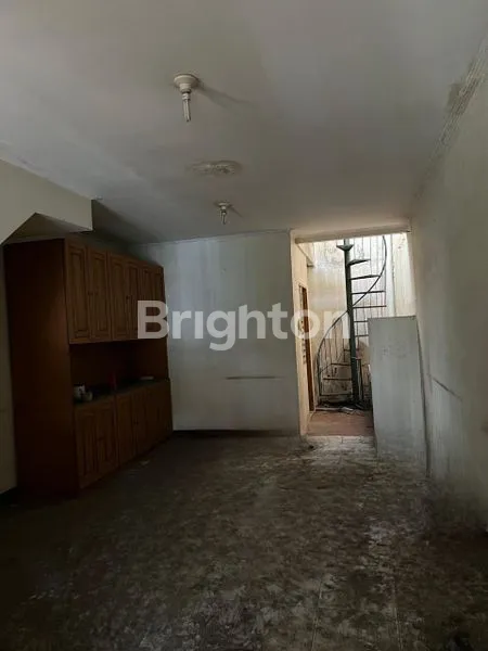 image RUMAH DI JUAL DI METRO PERMATA KARANG MULYA JAKARTA BARAT (8)