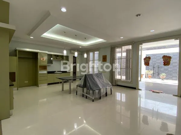 image DIJUAL RUMAH MEWAH INCLUDE PERABOT SANGAT TERAWAT DAN SIAP HUNI (2)