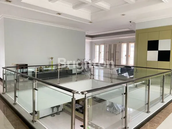 image DIJUAL RUMAH MEWAH INCLUDE PERABOT SANGAT TERAWAT DAN SIAP HUNI (7)