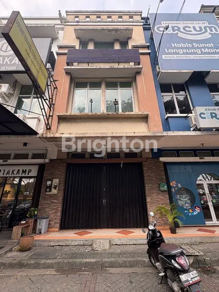 MURAH BU RUKO STRATEGIS 3 LANTAI TOL BOULEVARD BSD CITY HADAP JALAN RAYA