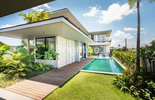 LEASEHOLD LUXURY 4-BEDROOM VILLA  – BREATHTAKING VIEWS & PRIVATE ACCESS IN PRIME PERERENAN