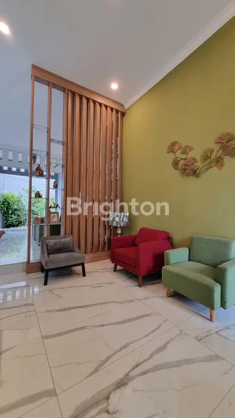 image RUMAH DESAIN CANTIK TAMAN LUAS DI GRIYA PERMATA (1)