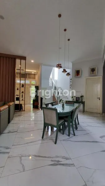 image RUMAH DESAIN CANTIK TAMAN LUAS DI GRIYA PERMATA (2)