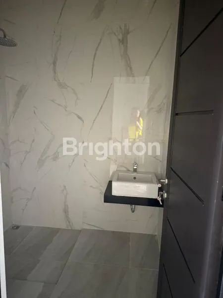 image DI SEWAKAN RUMAH TIGA TINGKAT (8)