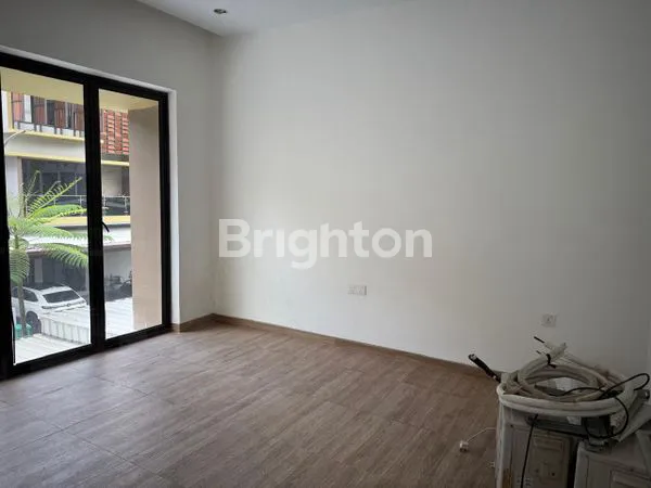 image DI SEWAKAN RUMAH TIGA TINGKAT (6)