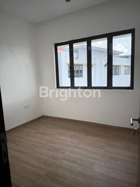 image DI SEWAKAN RUMAH TIGA TINGKAT (7)