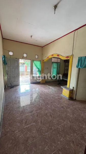 image RUMAH BESAR 8 KAMAR DEKAT UNMUL (3)