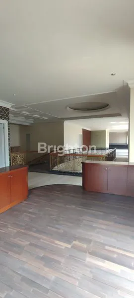 image RUMAH GEDUNG USAHA 2 LANTAI BAGUS SIAP HUNI COCOK USAHA BRIDAL CAFE KANTOR NOL JALAN RAYA MERR. DEKAT GM GALAXY MALL UNIVERSITAS ITS UNAIR PAKUWON CITY (5)