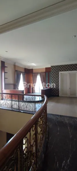 image RUMAH GEDUNG USAHA 2 LANTAI BAGUS SIAP HUNI COCOK USAHA BRIDAL CAFE KANTOR NOL JALAN RAYA MERR. DEKAT GM GALAXY MALL UNIVERSITAS ITS UNAIR PAKUWON CITY (3)