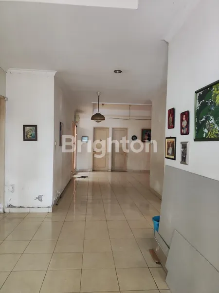 image DIJUAL RUMAH LUAS UNTUK KELUARGA BESAR DI ROYAL RESIDENCES (2)