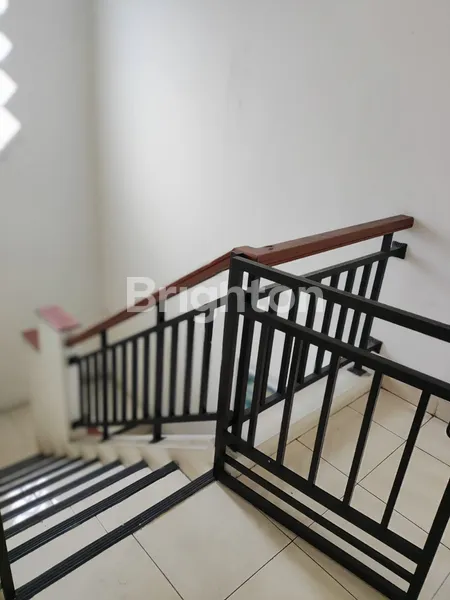 image DIJUAL RUMAH LUAS UNTUK KELUARGA BESAR DI ROYAL RESIDENCES (6)