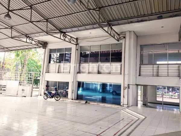 image EX SHOWROOM DAN BENGKEL DI TENGAH KOTA SEMARANG (7)