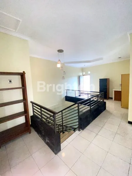 image RUMAH ASRI 2 LANTAI SIAP HUNI NGESREP SEMARANG  (8)