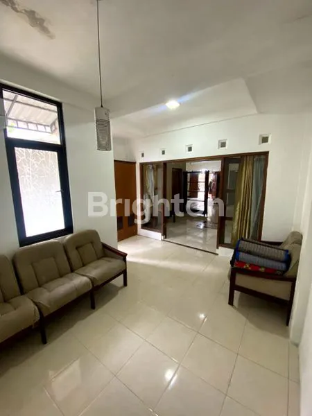 image RUMAH ASRI 2 LANTAI SIAP HUNI NGESREP SEMARANG  (4)