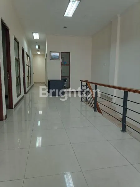 image DI JUAL RUKO 2 LANTAI DI RENONJUAL RUKOJL RAYA PUPUTAN RENON - DENPASARLT 112 LB 210KT 3 KM 3LISTRIK 13200RP 6.500.000.000 SHMHADAP SELATANDI JUAL RUKO 2  LANTAI DI RENON DENPASAR LT 112LB 210KT 3KM 3SUMUR BORIMBSHMHARGA : 6.5 M NEGO- (7)