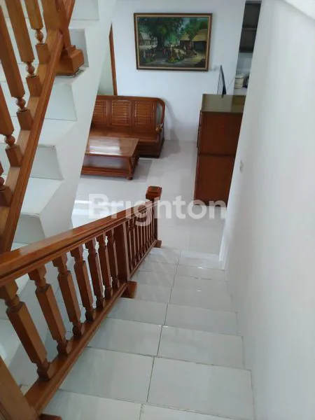 image DI JUAL RUMAH 2 LANTAI SEMINYAK DENPASAR*DIJUAL RUMAH SHM LANTAI 2, FULL FURNISHED DI JL.RAYA KUNTI II, SEMINYAK DENPASAR •LEBAR JALAN : 10M •LUAS TANAH : 228M2 •LUAS BANGUNAN : 193M2 •DIMENSI TANAH : 10X22,8M •HADAP : TIMUR •KAMAR TIDUR : 3 •KAMA (6)