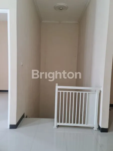 image JUAL MURAH!!! RUMAH 2LT, DAERAH STRATEGIS SURABAYA BARAT, BISA NEGO TIPIS !!!!  BEBERAPA LANGKAH KE INDOMARET, BEBAS BANJIR, DIKELILINGI FASILITAS UMUM!!!! (7)
