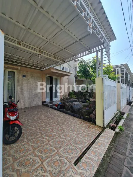 image JUAL MURAH!!! RUMAH 2LT, DAERAH STRATEGIS SURABAYA BARAT, BISA NEGO TIPIS !!!!  BEBERAPA LANGKAH KE INDOMARET, BEBAS BANJIR, DIKELILINGI FASILITAS UMUM!!!! (2)
