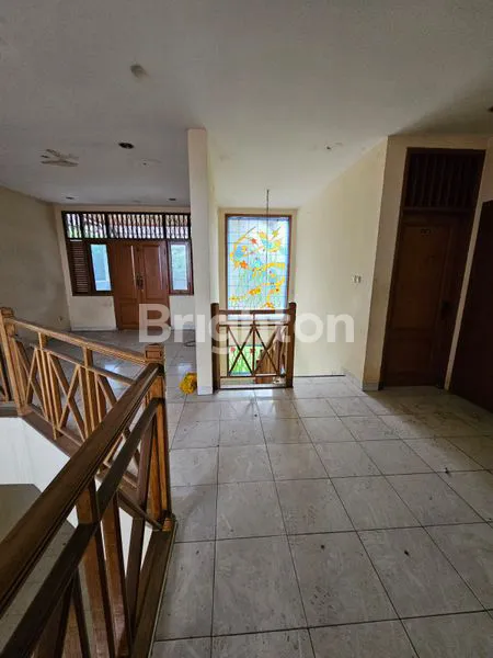 image RUMAH DI LOKASI STRATEGIS LEBAK BULUS, JAKARTA SELATAN (2)