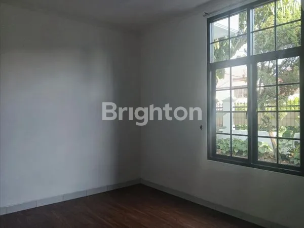 image RUMAH TINGKAT RAPIH KESEHATAN BINTARO JAKARTA SELATAN (6)