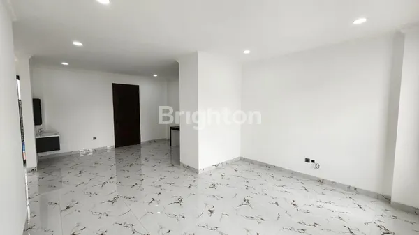 image RUMAH 3 LANTAI BARU RENOVASI SIAP HUNI DI KAWASAN SENTUL CITY (4)