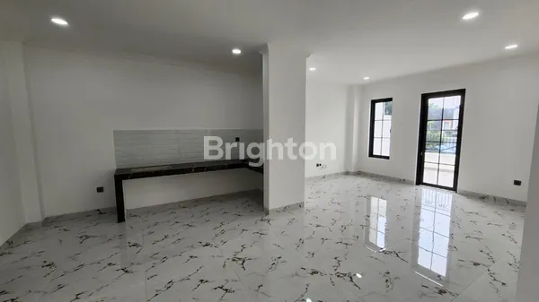 image RUMAH 3 LANTAI BARU RENOVASI SIAP HUNI DI KAWASAN SENTUL CITY (6)