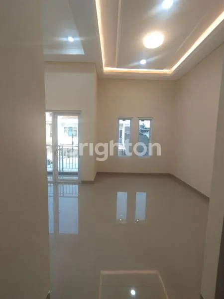 image DI JUAL CEPAT RUMAH BARU 2,5 LANTAI. RAPI DAN SIAP HUNI DI SUNTER HIJAU JAKARTA UTARA (2)