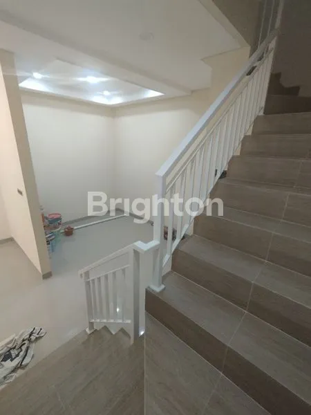 image DI JUAL CEPAT RUMAH BARU 2,5 LANTAI. RAPI DAN SIAP HUNI DI SUNTER HIJAU JAKARTA UTARA (6)