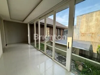 image DIJUAL RUMAH RAYA CITRALAND DEKAT EMERALD KAWASAN TERBAIK MINIMALIST MODERN (7)