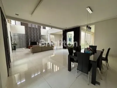 image DIJUAL RUMAH RAYA CITRALAND DEKAT EMERALD KAWASAN TERBAIK MINIMALIST MODERN (6)