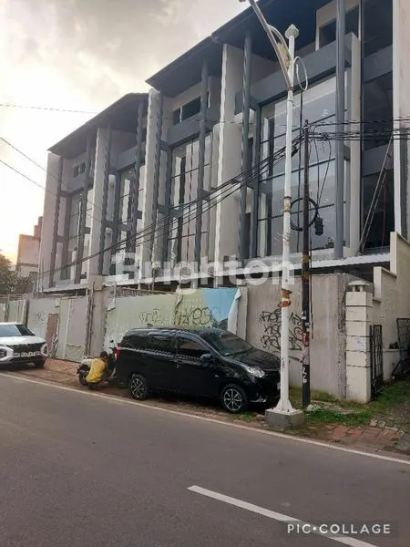 image TOWN HOUSE EKSKLUSIF SLIPI (1)