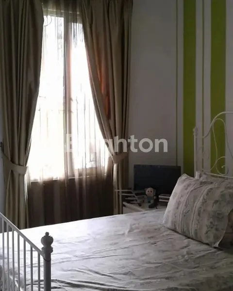 image DIJUAL RUMAH AREA CIRENDEU 2,9 M(NEGO) TERAWAT BEBAS BANJIR DAN DEKAT ATAU SEKITAR 1 KILOMETER KE MRT LEBAK BULUS JAKARTA SELATAN (2)