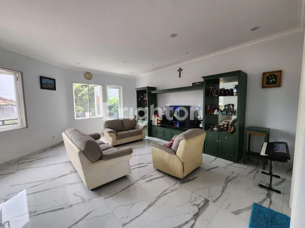 image RUMAH CANTIK, RAPI, AMAN DAN NYAMAN DI GRIYA PERMATA, CIPONDOH. (8)