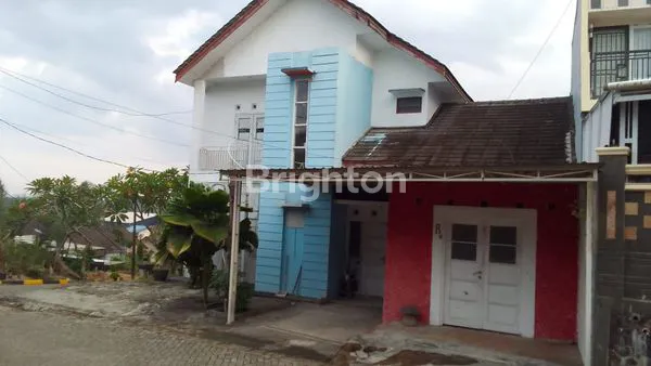 image DIJUAL RUMAH HOOK MEWAH CANTIK DI JALAN BATU CERMIN PERUMAHAN SEMPAJA RESIDENCE KOTA SAMARINDA (3)