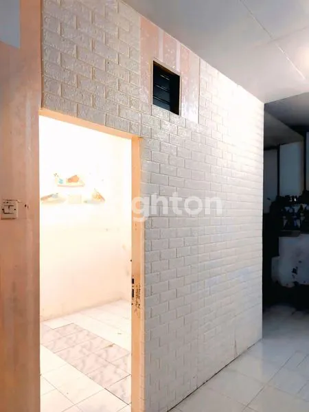 image RUMAH NYAMAN STRATEGIS, BEBAS BANJIR DEKAT DENGAN SEKOLAH, PASAR, PUSKESMAS, KLINIK, MALL, PUSAT KULINER, SIAP HUNI BISA TAMBAH LAHAN HINGGA 165-220 M2 DI TANJUNG DUREN, JAKARTA BARAT (3)