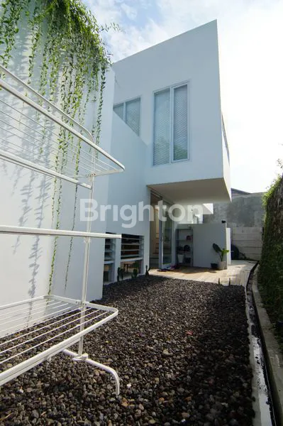 image RUMAH VILLA MODERN 2 LANTAI COCOK INVESTASI DI TABANAN (3)