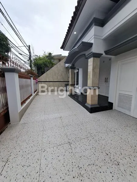 image RUMAH SIAP HUNI LUAS 224M2 DI CEMPAKA PUTIH, AKSES STRATEGIS (2)