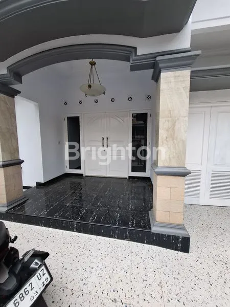 image RUMAH SIAP HUNI LUAS 224M2 DI CEMPAKA PUTIH, AKSES STRATEGIS (3)