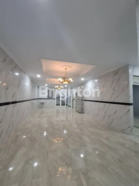 image RUMAH SIAP HUNI LUAS 224M2 DI CEMPAKA PUTIH, AKSES STRATEGIS (4)