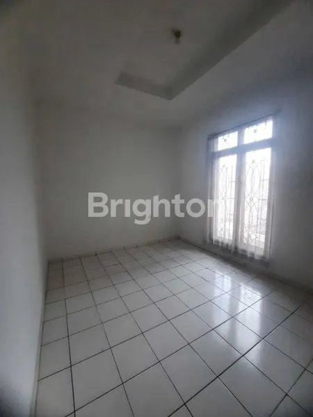 image RUMAH MEWAH 250M² STRATEGIS DEKAT PEMKOT CIMAHI, SIAP HUNI (5)