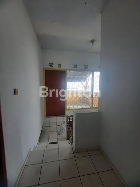 image RUMAH MEWAH 250M² STRATEGIS DEKAT PEMKOT CIMAHI, SIAP HUNI (7)