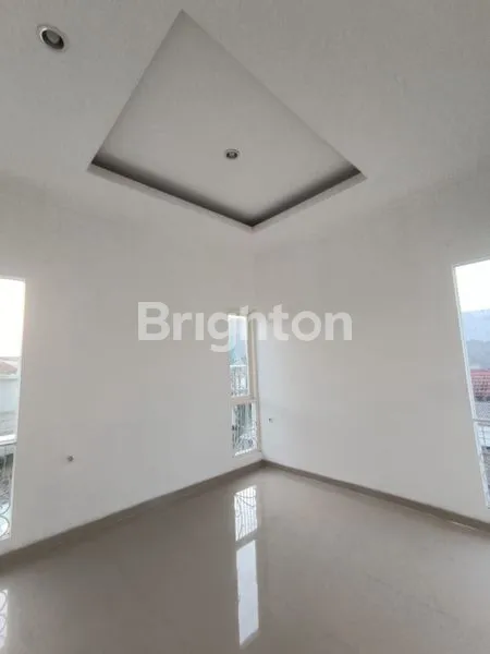 image SUTOREJO MINIMALIS 2 LANTAI DEPAN MASJID & SEKOLAH, DEKAT LAPANGAN / TAMAN, UKURAN 9X11 HOOK BARAT UTARA BISA KPR BONUS KITCHEM SET MINIMALIS (8)