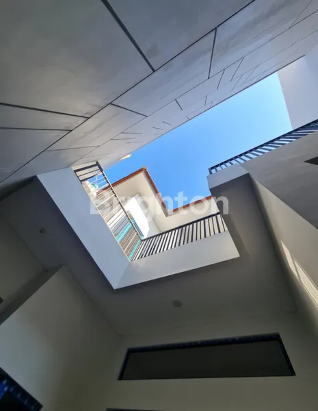 image RUMAH MANYAR BARU GRESS MEWAH 2 LANTAI ROW 3 MOBIL. HADAP SELATAN (4)